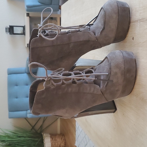 Calvin Klein Heeled Suede Lace-Up Ankle Boots - Picture 3 of 8